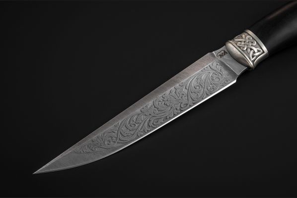 Нож Каратель <span>(дамаск, черный граб, литье мельхиор, художественное оформление)</span>