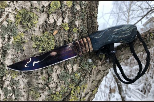 Авторский нож Ладья <span>(трехслойный ламинат, больстер мозаичный дамаск, стабилизированная карельская береза, кожаный темляк, резная рукоять)</span>