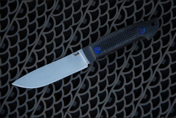Универсальный нож Крит <span>(M390, карбон, цельнометаллический)</span>