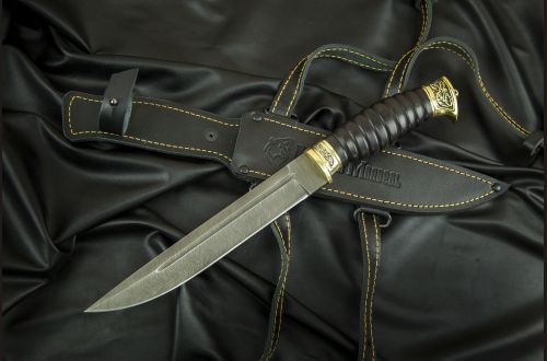 Нож Пластунский <span>(дамаск 1200 слоёв, черный граб, литье латунь, резная рукоять, кожаные ножны)</span>