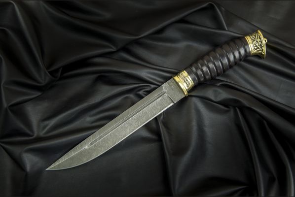 Нож Пластунский <span>(дамаск 1200 слоёв, черный граб, литье латунь, резная рукоять, кожаные ножны)</span>