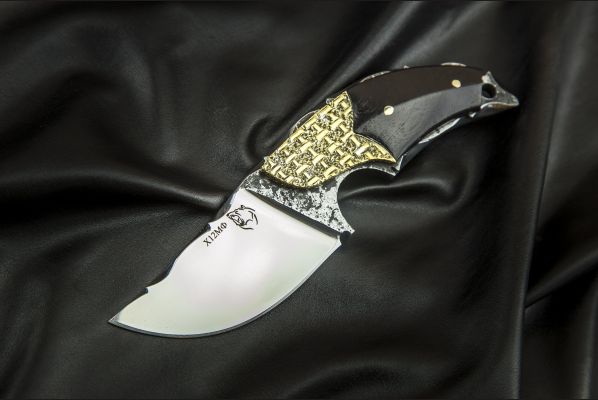 Нож Альхон <span>(х12мф, черный граб, больстер медь, резной клинок)</span>