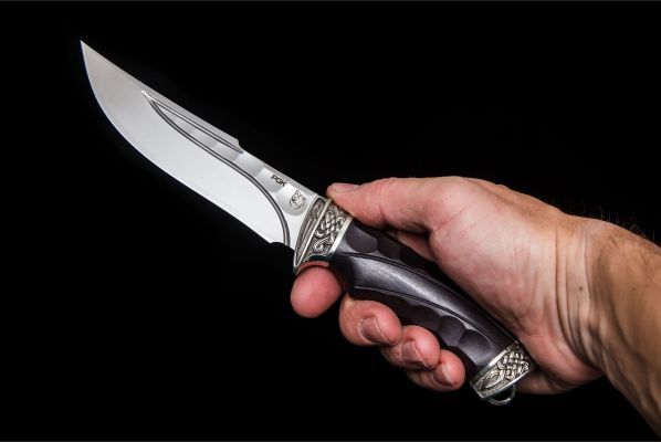 Нож Кайман <span>(PGK, долы - камень, чёрный граб, литьё мельхиор, резная рукоять)</span>