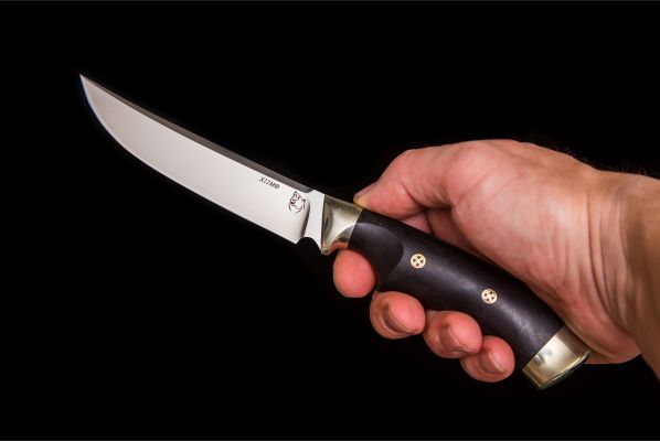 Нож Таймень <span>(Х12МФ, чёрный граб, мельхиор, мозаичные пины, выемка под палец)</span>