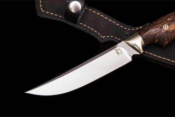 Нож Таймень <span>(N690, стабилизированная карельская берёза, мельхиор, мозаичные пины, выемка под палец)</span>