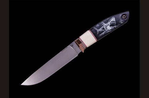 Авторский нож Морской хищник <span>(M398, рог буйвола, элфорин, мозаичный пин под темляк, художественное оформление рукояти с 2-х сторон - скримшоу)</span> формованные ножны
