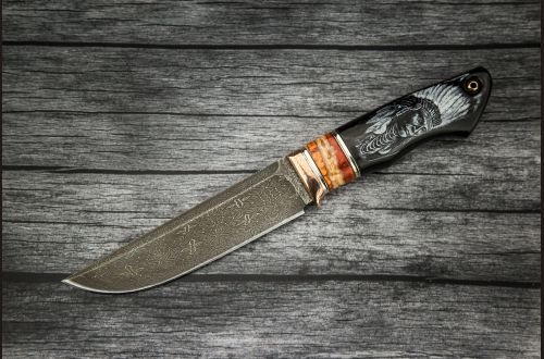 Авторский нож "Шаман" <span>(Мозхаичный дамаск, рог буйвола, стабилизитрованный зуб мамонта, мозаичный пин под темляк, художественное оформление рукояти с 2-х сторон - скримшоу)</span> формованные ножны