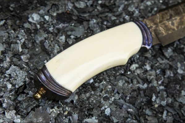 Авторский нож Скорпион <span>(мозаичный дамаск, в режущей кромке 20000 слоев, клык моржа, скримшоу, навершие мозаичный дамаск)</span> 