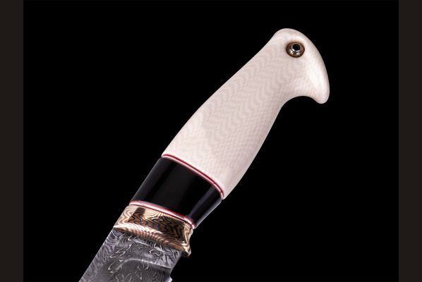 Авторский нож Берсерк <span>(Мозаичный дамаск с никелем, в режущей кромке 20000 слоёв, клык моржа, элфорин, вставка - рог буйвола, макумэ-ганэ)</span>