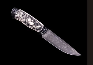 Авторский нож "Хранительница древ" <span><span>(Сложный мозаичный дамаск с никелем, в режущей кромке 20000 слоёв, элфорин, рог буйвола, макумэ-ганэ)</span></span>