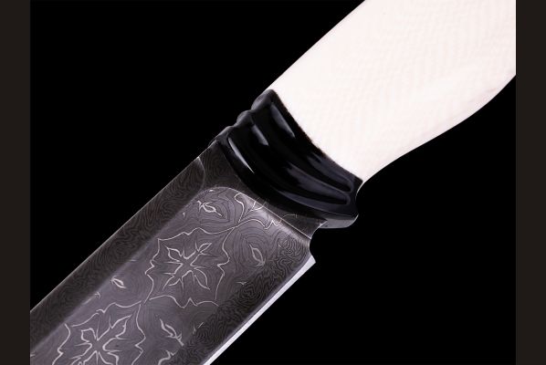 Авторский нож "Хранительница древ" <span>(Сложный мозаичный дамаск с никелем, в режущей кромке 20000 слоёв, элфорин, рог буйвола, макумэ-ганэ)</span>