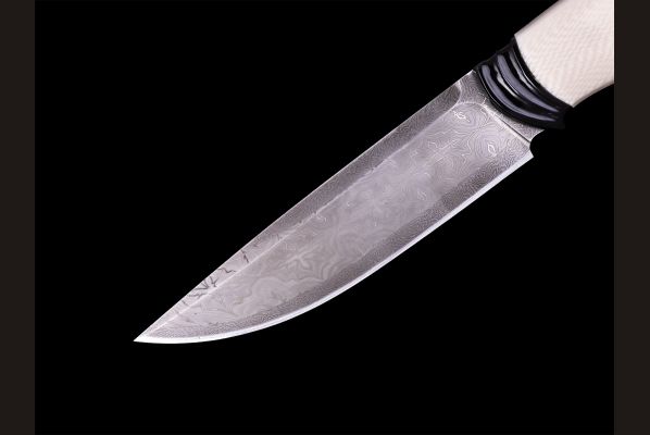 Авторский нож "Хранительница древ" <span>(Сложный мозаичный дамаск с никелем, в режущей кромке 20000 слоёв, элфорин, рог буйвола, макумэ-ганэ)</span>