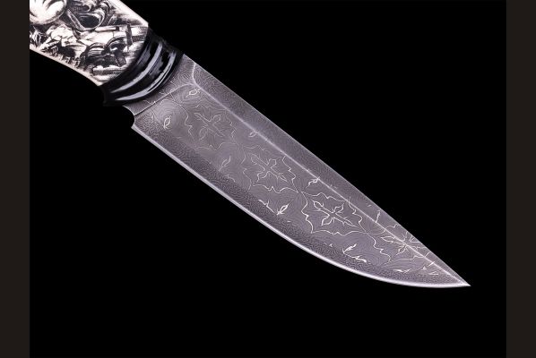 Авторский нож "Хранительница древ" <span>(Сложный мозаичный дамаск с никелем, в режущей кромке 20000 слоёв, элфорин, рог буйвола, макумэ-ганэ)</span>