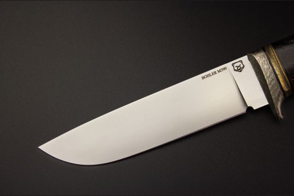 Нож Велес <span>(М390, стабилизированная карельская берёза, литьё из бронзы с эффектом патины, мозаичный пин под темляк, формованные ножны)</span>