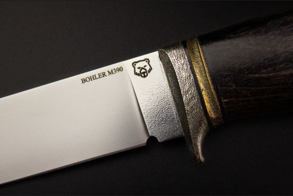 Нож Велес <span>(М390, стабилизированная карельская берёза, литьё из бронзы с эффектом патины, мозаичный пин под темляк, формованные ножны)</span>