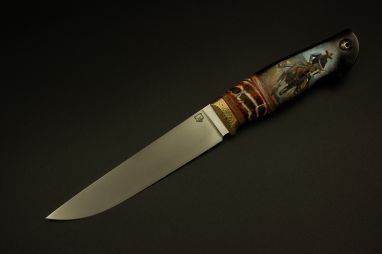Авторский нож "Кольт" <span><span>(М398, рог буйвола, стабилизитрованный зуб мамонта, макуме-гане, мозаичный пин под темляк, художественное оформление рукояти с 2-х сторон - скримшоу)</span></span> формованные ножны