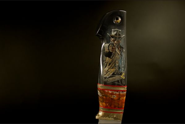 Авторский нож "Кольт" <span>(М398, рог буйвола, стабилизитрованный зуб мамонта, макуме-гане, мозаичный пин под темляк, художественное оформление рукояти с 2-х сторон - скримшоу)</span> формованные ножны