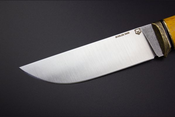 Нож Хантер <span>(N690, стабилизированный ясень)</span>