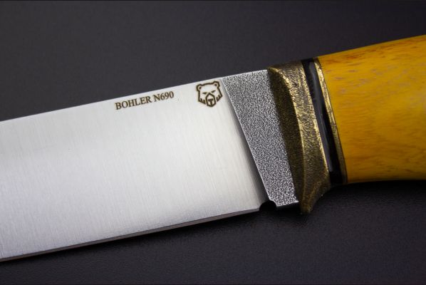 Нож Хантер <span>(N690, стабилизированный ясень)</span>