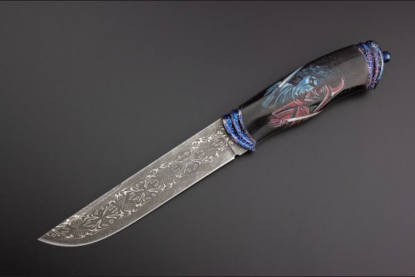 Авторский нож "Звездные войны" <span>(Мозаичный дамаск, рог буйвола, больстер и навершие мозаичный дамаск, художественное оформление рукояти с 2-х сторон - скримшоу)</span> формованные ножны
