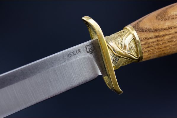 Нож НР-40 <span>(95х18, ясень, литьё латунь, деревянные ножны)</span>