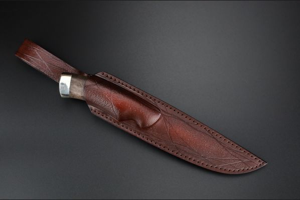 Нож Таймень <span>(Elmax, Стабилизированная карельская береза, мозаичные пины)</span> формованные ножны