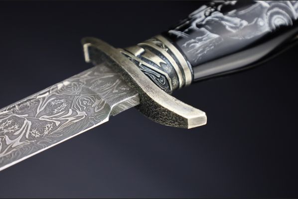 Авторская Финка НКВД разборная <span>(мозаичный дамаск с никелем,рукоять и ножны из рога буйвола, скримшоу, литье мельхиор)</span>