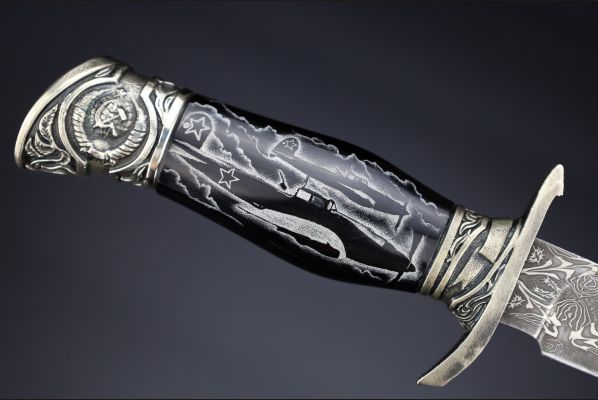 Авторская Финка НКВД разборная <span>(мозаичный дамаск с никелем,рукоять и ножны из рога буйвола, скримшоу, литье мельхиор)</span>