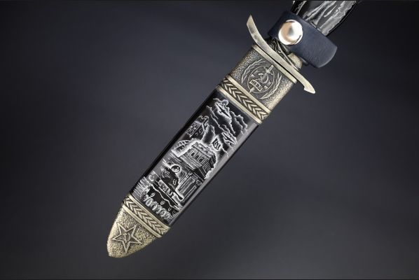 Авторская Финка НКВД разборная <span>(мозаичный дамаск с никелем,рукоять и ножны из рога буйвола, скримшоу, литье мельхиор)</span>