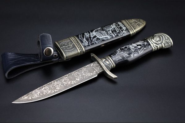 Авторская Финка НКВД разборная <span>(мозаичный дамаск с никелем,рукоять и ножны из рога буйвола, скримшоу, литье мельхиор)</span>