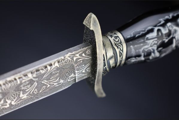 Авторская Финка НКВД разборная <span>(мозаичный дамаск с никелем,рукоять и ножны из рога буйвола, скримшоу, литье мельхиор)</span>