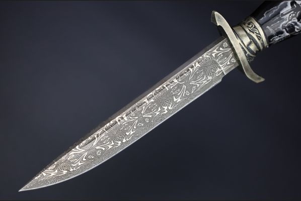 Авторская Финка НКВД разборная <span>(мозаичный дамаск с никелем,рукоять и ножны из рога буйвола, скримшоу, литье мельхиор)</span>