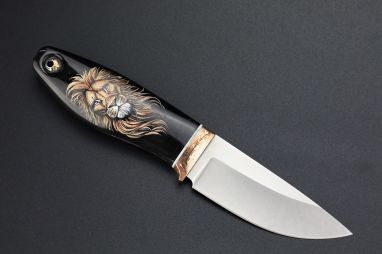 Нож шейный "Лев" <span><span>(Bohler M398, рог индийского буйвола, макумэ-ганэ)</span></span> скримшоу