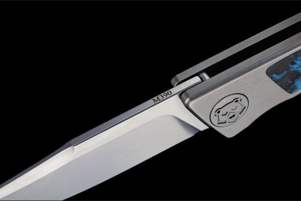 Складной нож "Вестерн" <span>(М390, Титан, вставка Хаотичный карбон синий, Замок "Frame-Lock")</span>