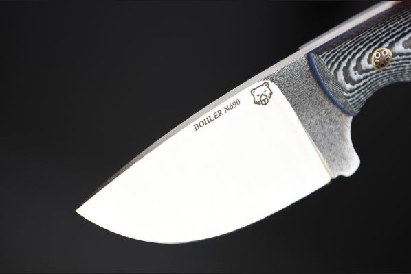 Нож шейный  <span>(N690, цельнометаллический, Хаотичный карбон  мозаичные пины)</span> формованные ножны