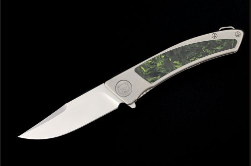 Складной нож "Вестерн" <span>(М390, Титан, вставка Хаотичный карбон зеленый, Замок "Frame-Lock")</span>