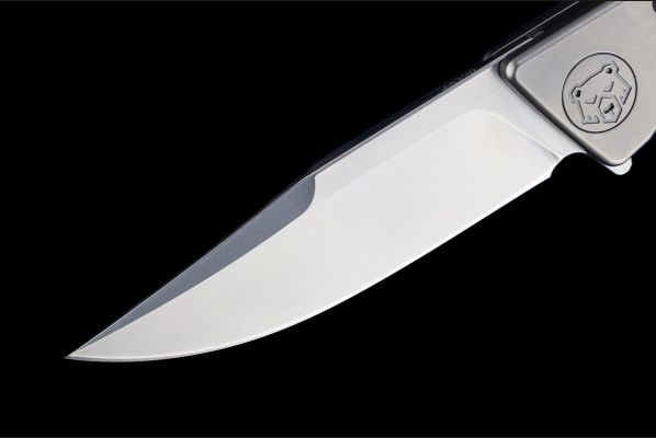 Складной нож "Вестерн" <span>(М390, Титан, вставка Хаотичный карбон Изумруд, Замок "Frame-Lock")</span>