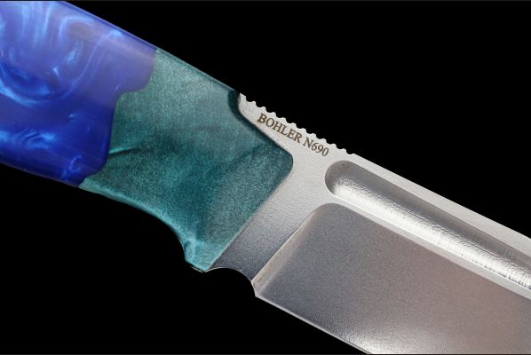 Нож Воркаут <span>(N690, стабилизированная карельская береза, акрил)</span>