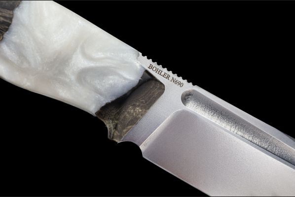 Нож Воркаут <span>(N690, стабилизированная карельская береза, акрил)</span>