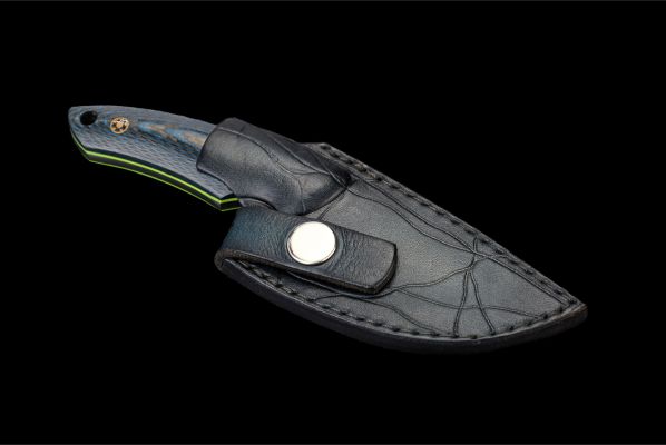 Нож шейный  <span>(N690, цельнометаллический, Хаотичный карбон  мозаичные пины)</span> формованные ножны