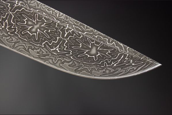 Авторский нож Походный 3 <span>(Мозаичный дамаск, в режущей кромке 20000 слоёв, клык моржа, мозаичный дамаск, художественное оформление рукояти - скримшоу)</span>