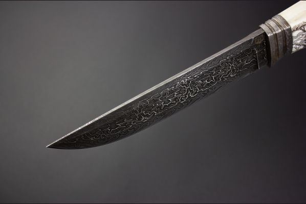 Авторский нож Походный 3 <span>(Мозаичный дамаск, в режущей кромке 20000 слоёв, клык моржа, мозаичный дамаск, художественное оформление рукояти - скримшоу)</span>