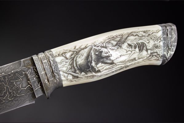 Авторский нож Походный 3 <span>(Мозаичный дамаск, в режущей кромке 20000 слоёв, клык моржа, мозаичный дамаск, художественное оформление рукояти - скримшоу)</span>