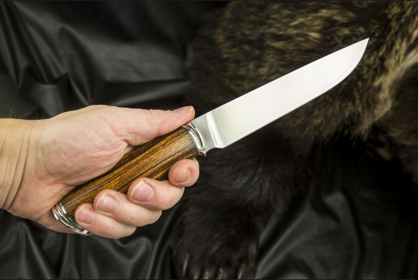 Нож Охотник 2 <span>(М390, спуски от обуха, айронвуд, литьё мельхиор)</span>