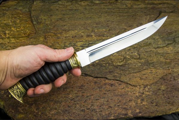 Нож Пластунский <span>(х12мф, черный граб, литье латунь, резная рукоять, деревянные ножны)</span>
