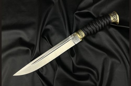 Нож Пластунский <span>(D2, черный граб, литье латунь, резная рукоять, кожаные ножны)</span>