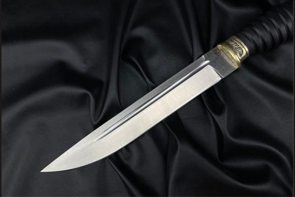 Нож Пластунский <span>(D2, черный граб, литье латунь, резная рукоять, кожаные ножны)</span>