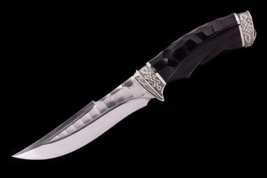 Нож Кайман <span><span>(S390, долы - камень, чёрный граб, литьё мельхиор, резная рукоять)</span></span>