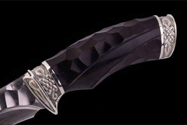Нож Кайман <span>(S390, долы - камень, чёрный граб, литьё мельхиор, резная рукоять)</span>