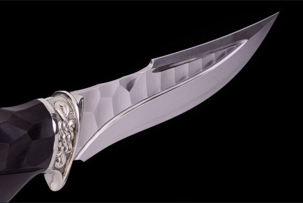 Нож Кайман <span>(S390, долы - камень, чёрный граб, литьё мельхиор, резная рукоять)</span>